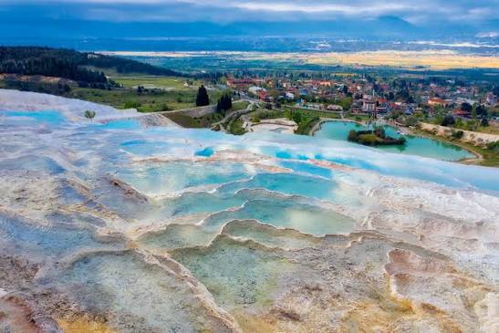 Pamukkale travertine terraces and Hierapolis, Türkiye